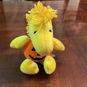 Hallmark Peanuts Woodstock Pumpkin Jack-O-Lantern Stuffed Plush Halloween